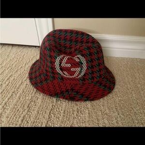 100% authentic Gucci hat. Like new!